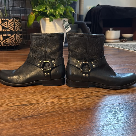 Frye Portia Harness Short Leather Black Boots - Women’s 7 1/2 - 71367 - Picture 5 of 16